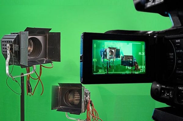 Tontechnik für Veranstaltungstechnik in Nürnberg: Mischpult und Studiomonitore im Regieplatz